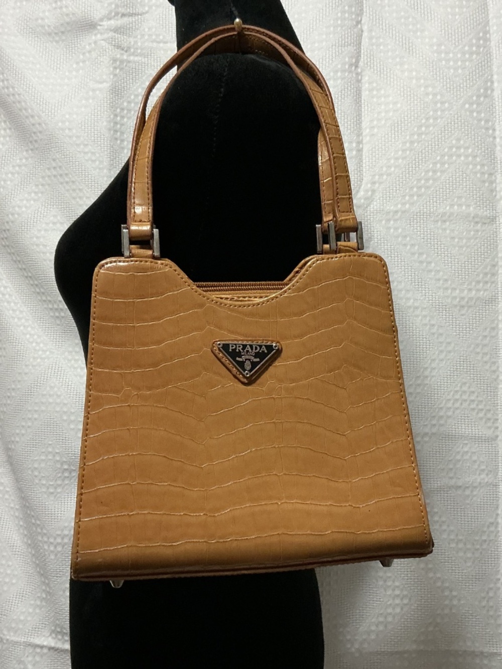 PRADA - Picture 2 of 5